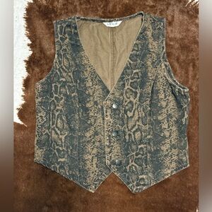 Snakeskin Pattern Vest with Buttons